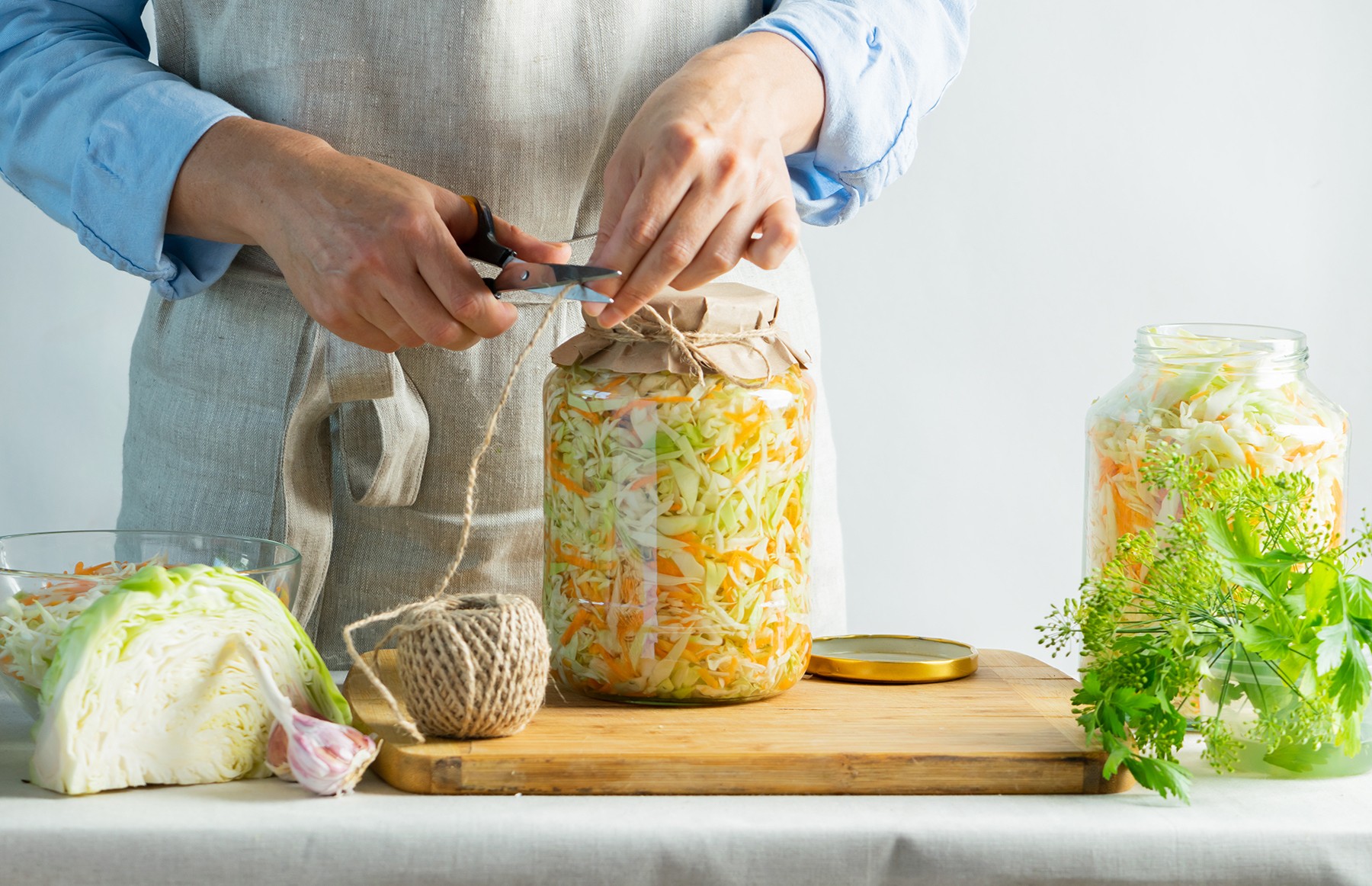 Можно ли отравиться квашеной капустой. Ферментированные овощи. Квашение продуктов. Ферментированная капуста. Квашеная капуста суперфуд.